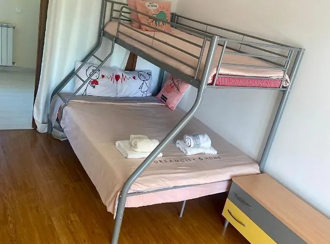 Sunshine Moradia For 10 Persons Nyaraló